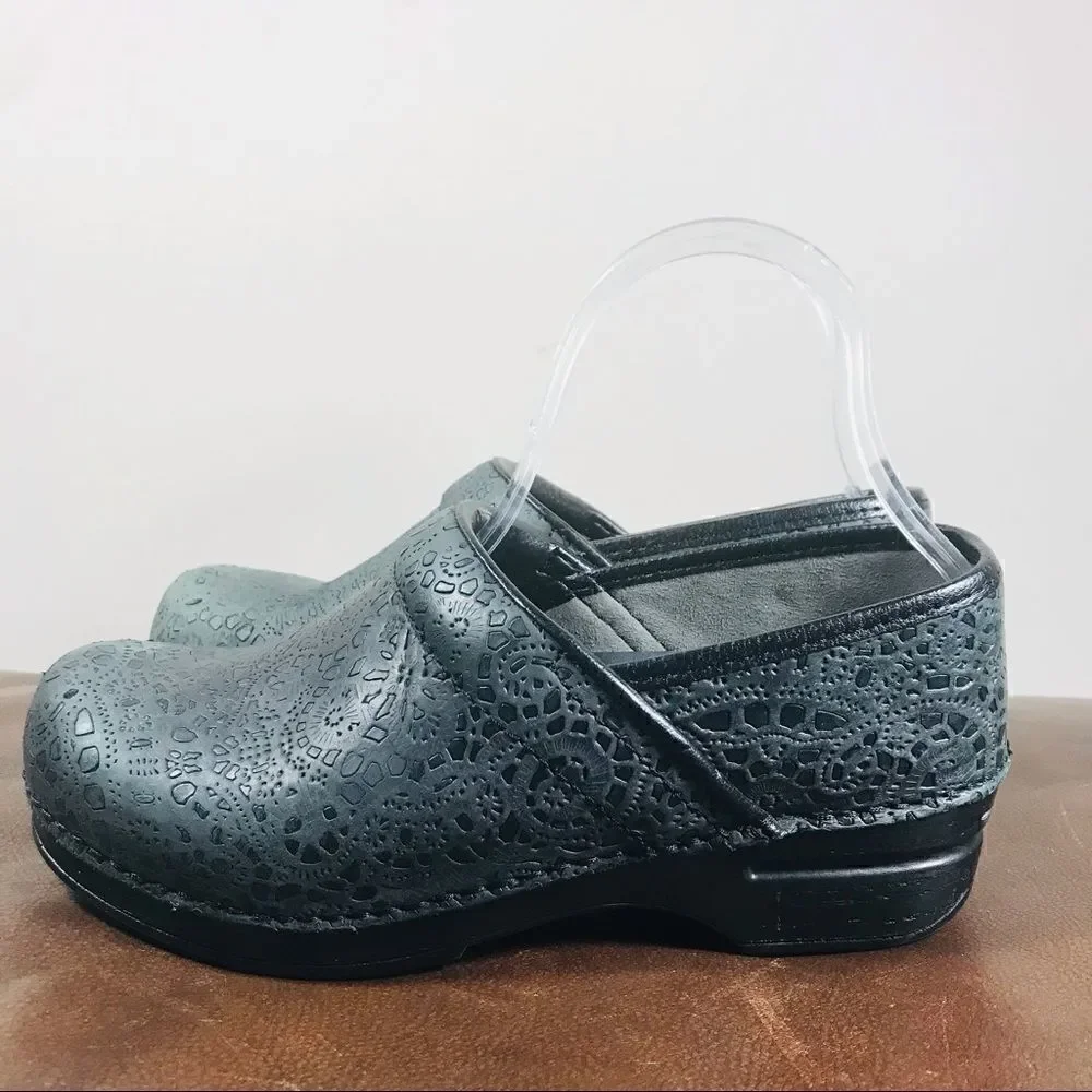 ✅Dansko black leather patterned professional clogs - Picture 7 of 8